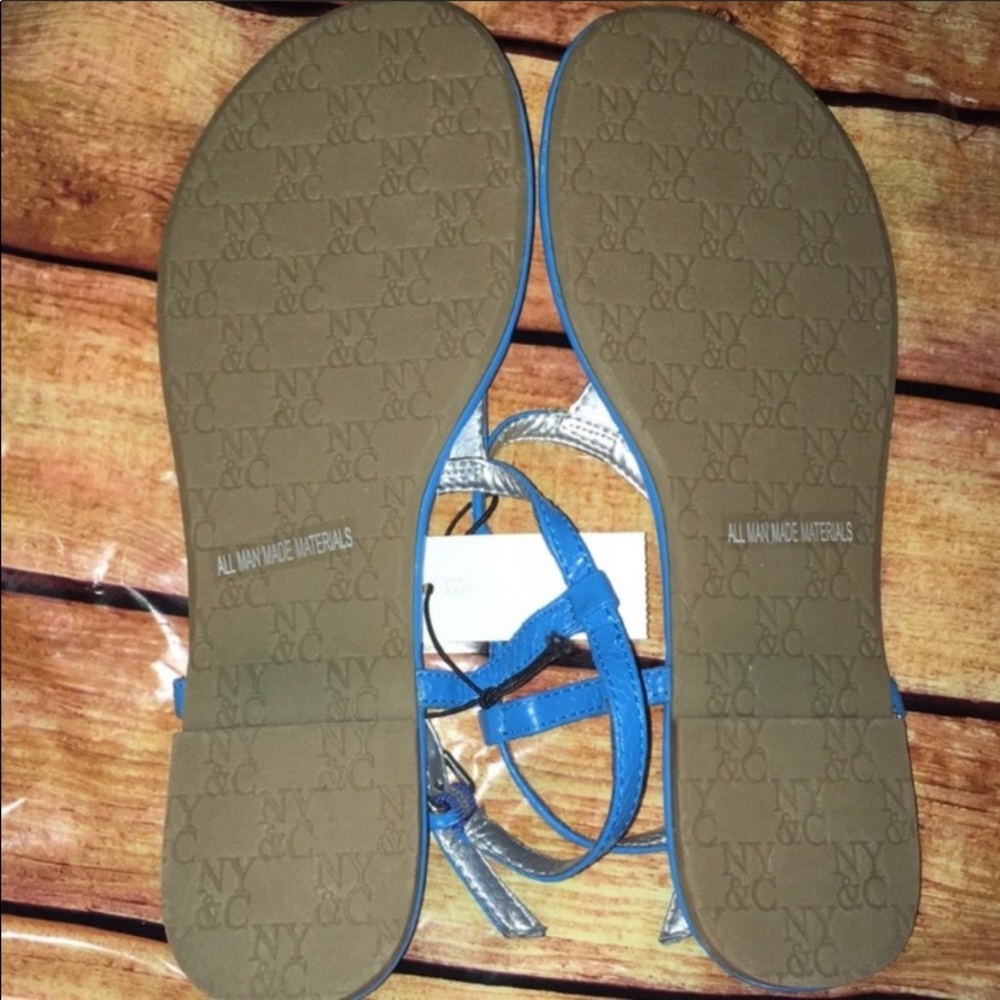 Bright blue T-strap sandals - Picture 2 of 2